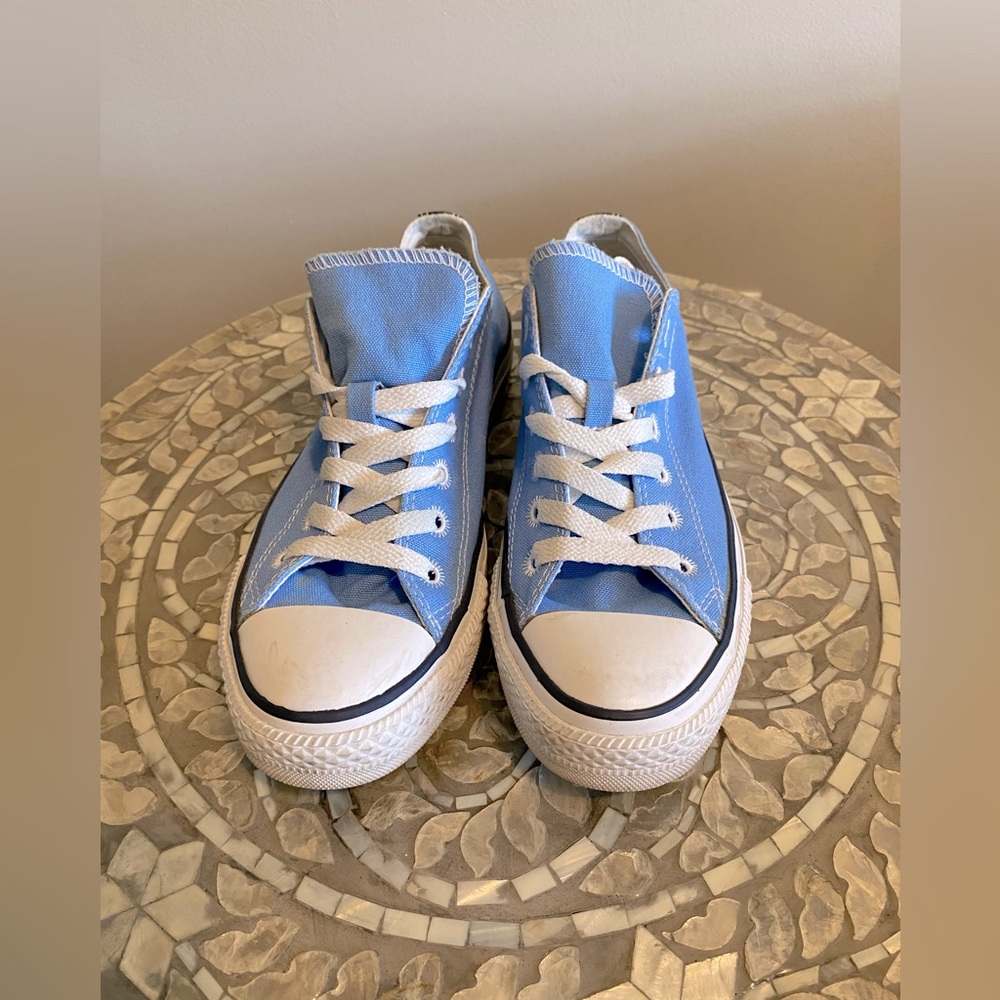 CONVERSE Chuck Taylor All Star Low Top shoes - men’s size 6